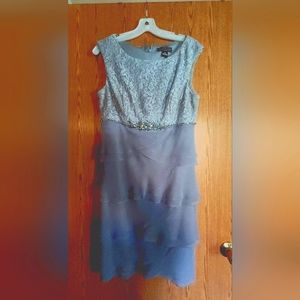 Jessica Howard gray/silver tiered and lace dress